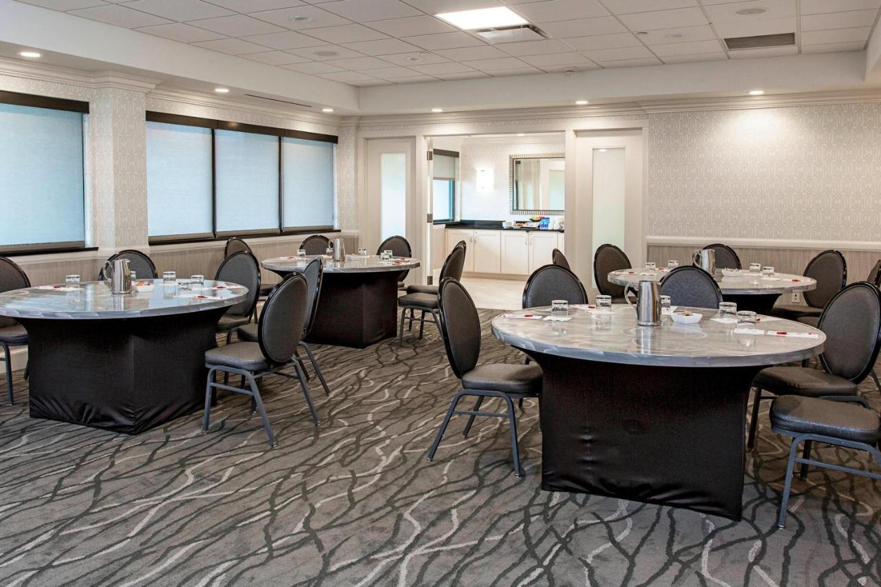 Rochester Airport Marriott Exterior photo