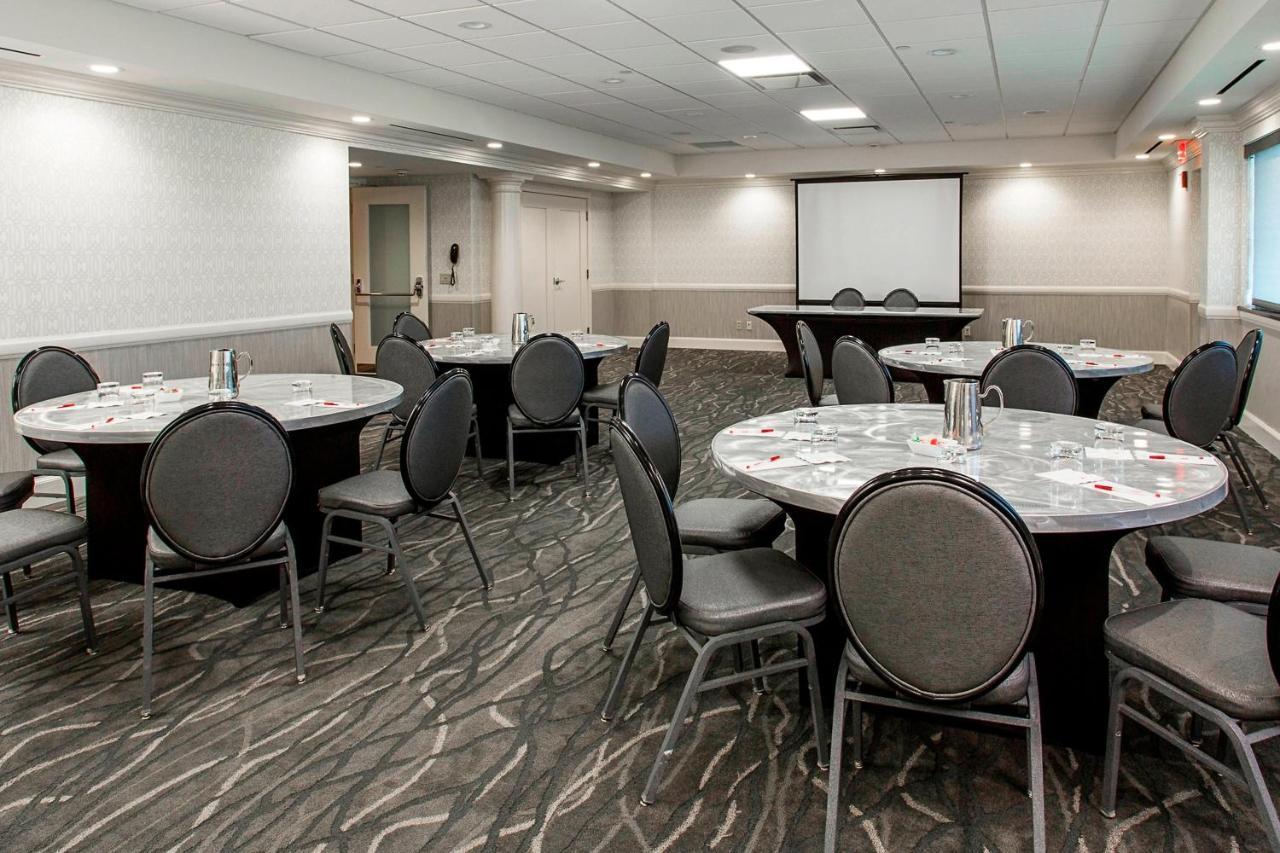 Rochester Airport Marriott Exterior photo