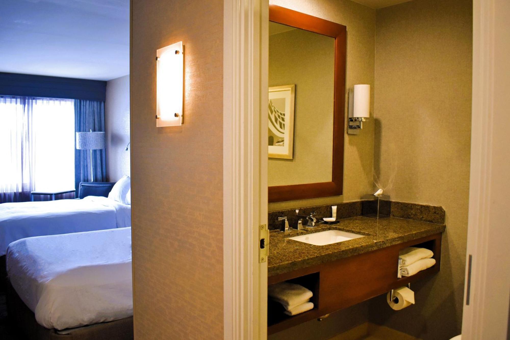 Rochester Airport Marriott Exterior photo