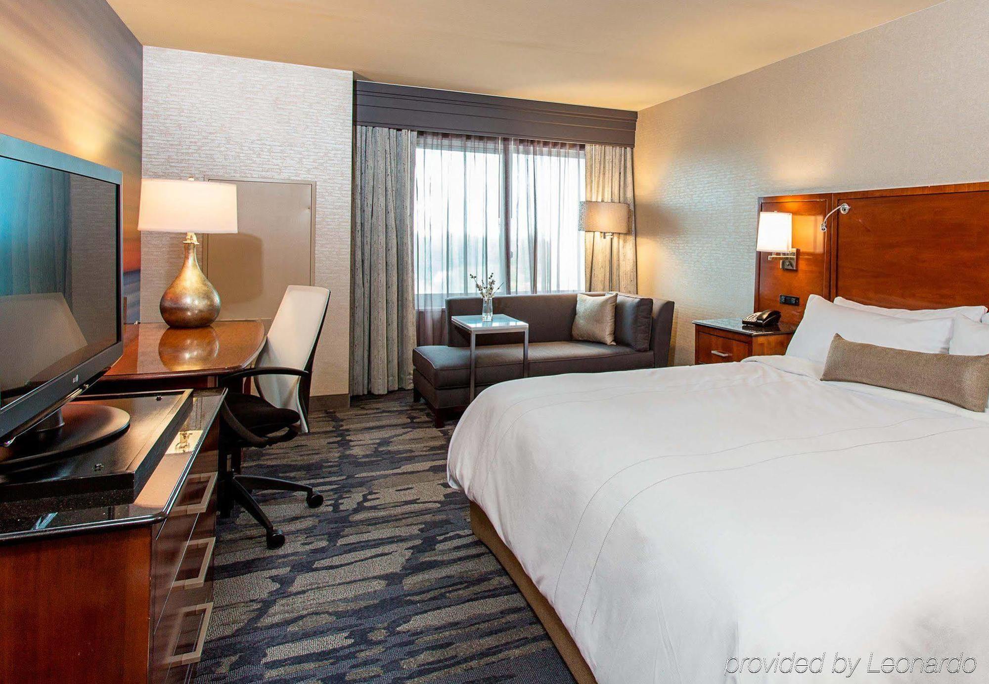 Rochester Airport Marriott Exterior photo